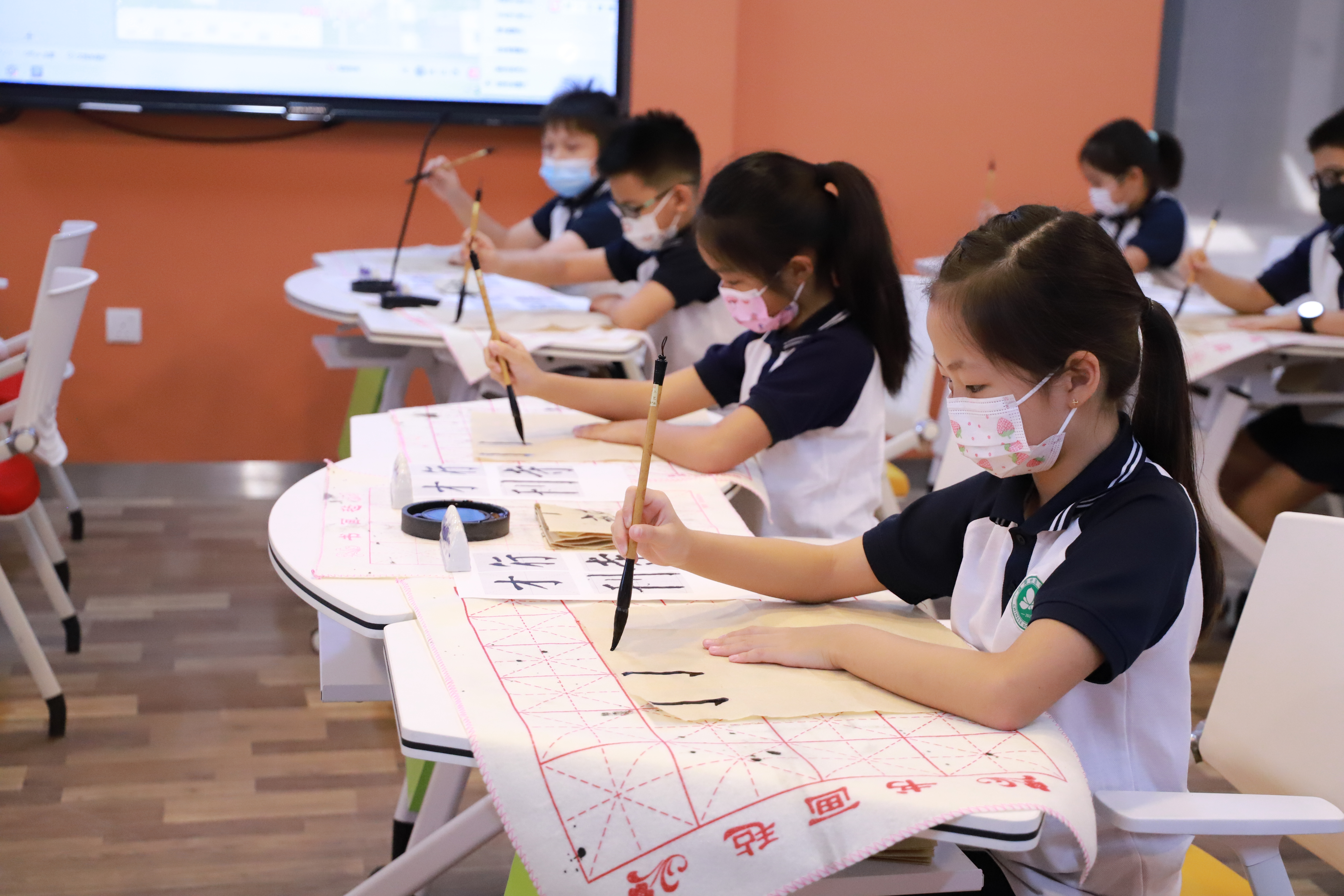 借浙江书协之力，助推中国书法海外传播记迪拜中国学校“中国书法”海内外联动教学活动