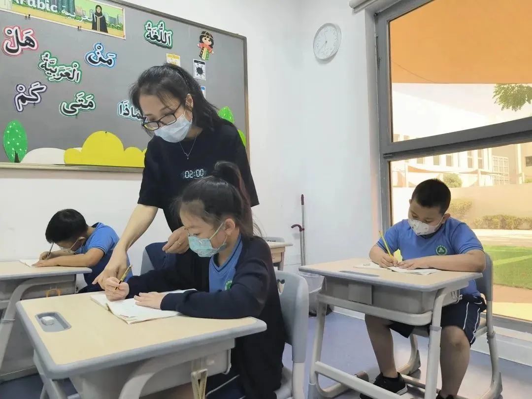 桃李天下 春晖四方迪拜中国学校2022学年第一学期10月“最美导师”