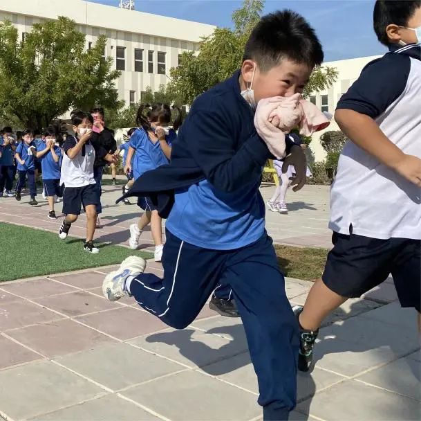 消防演练安全于行 生命防线筑牢于心 迪拜中国学校火警逃生疏散演练活动