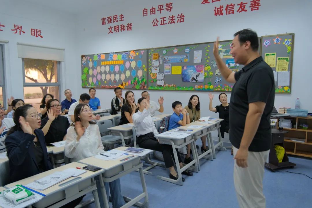鲜活的教师语言培训 助力学校深化国际融合迪拜中国学校2023学年教师语言培训如火如荼进行中