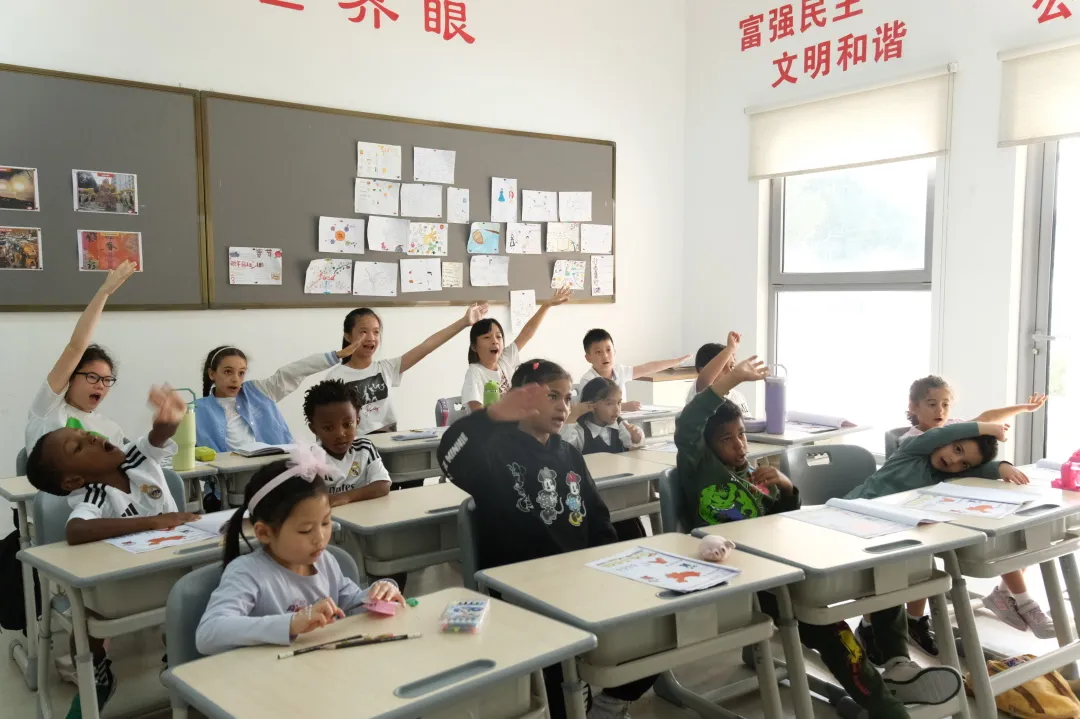 多国学员共聚,共享中文学习之美迪拜中国学校新学期国际汉语课程启动啦